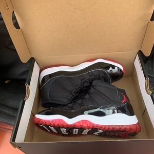 They are size 2 in boys air Jordan’s